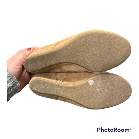 Nine West Joeyo Size 7 Wedge Tan Booties - Picture 3 of 8